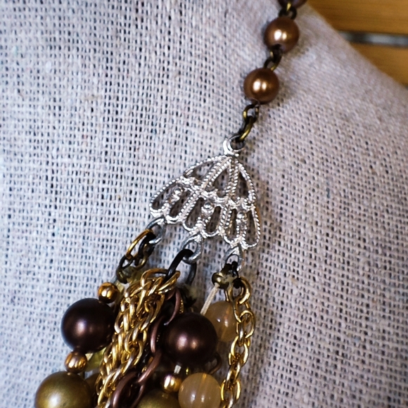 Heavy Mixed Media 12 Strand Gold Tone Faux Pearl Acrylic Necklace Unsigned EUC - Picture 12 of 13